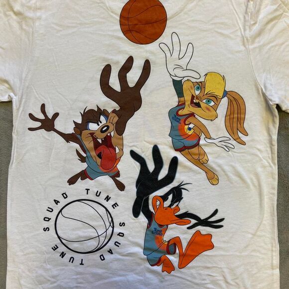 Los Angeles Lakers Looney Tunes Basketball Graphic Tee - Picture 4 of 5